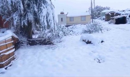 Aşkalede 2 bin 400 rakımdaki köyler beyaza büründü