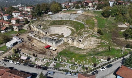 Başkan Özlüden bin kişilik konser salonu müjdesi