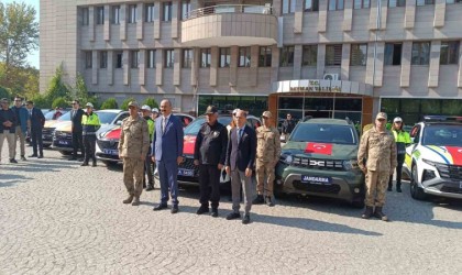 Batmanda emniyet ve jandarmaya 19 yeni araç törenle teslim edildi