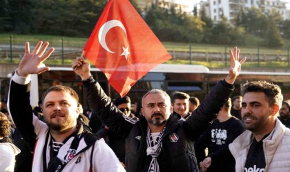 Beşiktaş taraftarı stadyuma geldi