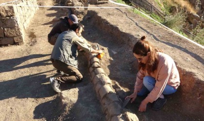 Bitlis Kalesinde yapılan kazılarda 500 yıllık su künkleri bulundu