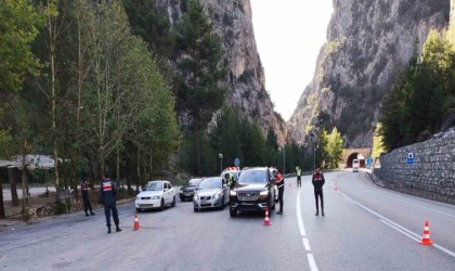 Burdurda toplam 101 yıl kesinleşmiş hapis cezasıyla aranan 19 şahıs yakalandı