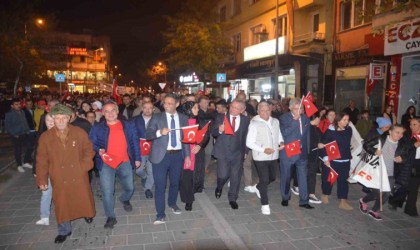 Çaycumada Cumhuriyet coşkusu fener alayı ile sürdü