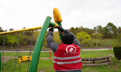 Çocuk parkları elden geçiriliyor