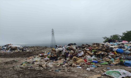 Çöp yığınları tehlike saçıyor