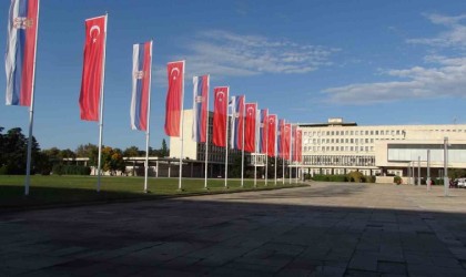 Cumhurbaşkanı Erdoğanın ziyareti öncesi Belgrad sokakları Türk bayraklarıyla donatıldı