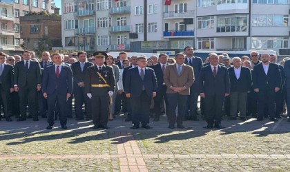 Cumhuriyet Bayramı çelenk sunma töreni