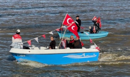 Cumhuriyet için denizi kayıklarla doldurdular