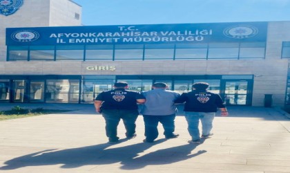 Dolandırıcılık suçundan aranan şahsı polis yakaladı