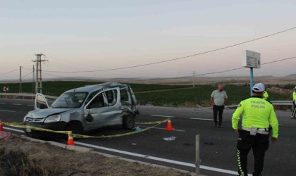 Durakta bekleyen öğretmenleri alan araca kamyon çarptı: 1 ölü, 5 yaralı