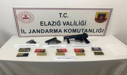 Elazığda bir işletmede yapılan aramda ruhsatsız tabanca ele geçirildi