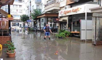 Erdekte 10 dakikalık yağış sonrası altyapı sorunu yine gündemde