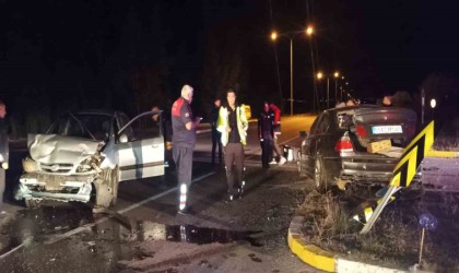 Erzincanda trafik kazası: 2 yaralı