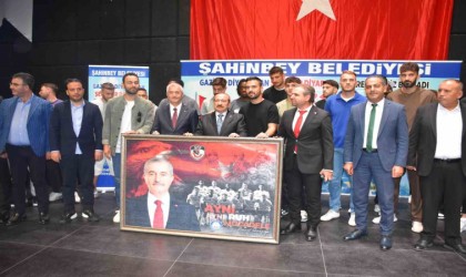 Gaziantep FK futbolcuları, Şahinbeyli öğrencilerle buluştu