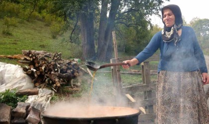 Giresunda kadınlar yazın bolluğunu kışa taşıyor