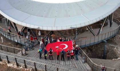 Göbeklitepeye cumhuriyet yürüyüşü