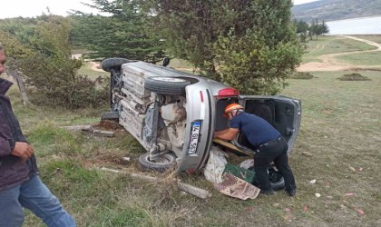 Gölköyde kontrolden çıkan otomobil devrildi: 2 yaralı