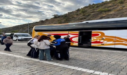 Gümüşhanede polisler öğrencileri hırsızlık ve dolandırıcılık suçları hakkında bilgilendirdi