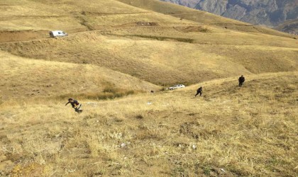 Hakkaride araç şarampole yuvarlandı: 1 yaralı