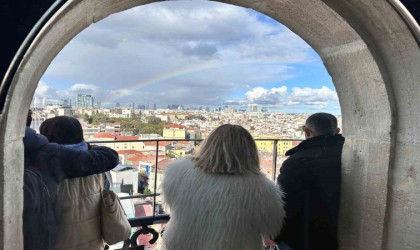 İstanbulda gökkuşağı sürprizi: Turistler o anları görüntüledi