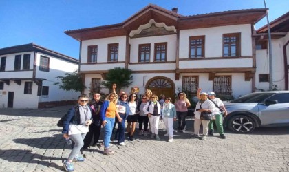 İstanbuldan gelen turist kafilesini Osmaneline hayran kaldı