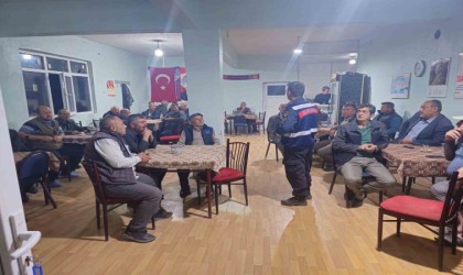 Jandarma ekipleri vatandaşları çeşitli konularda bilgilendirdi