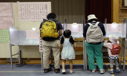 Japonyadaki erken seçimde 15 yıldır iktidardaki LDP mecliste çoğunluğu kaybetti