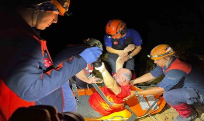 Kalp rahatsızlığı yaşayan adam engebeli araziden Sahil Güvenlik helikopteri ile kurtarıldı