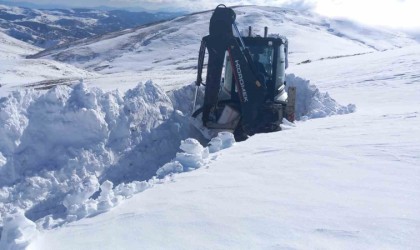 Kar yağınca yaylada mahsur kalan vatandaşlar kurtarıldı