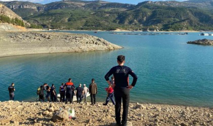 Karamanda baraj gölüne giren 17 yaşındaki genç boğuldu