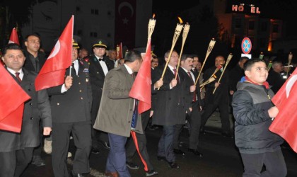 Karsta Cumhuriyet yürüyüşü yapıldı