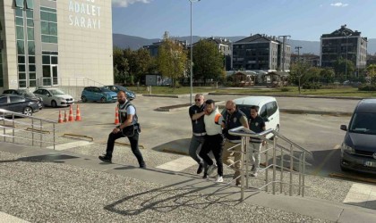 Kasiyeri bıçakla tehdit edip gasp eden şahıs adliyeye sevk edildi