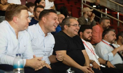 Keçiören Belediyesi Kadın Voleybol Takımı, galibiyetle başladı