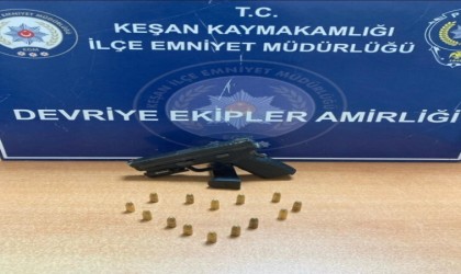 Keşanda polisin durdurduğu şüpheliden tabanca ele geçirildi