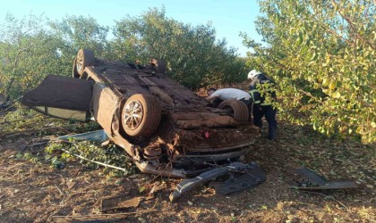 Kırıkhanda meyve bahçesine uçan otomobilin sürücüsü yaralandı