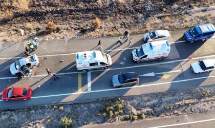 Kırıkkalede feci kaza: Anne ve oğul hayatını kaybetti, 3 kişi yaralandı