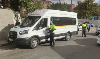 Kırıkkalede polis ekipleri okul çevrelerinde denetimlerini sürdürüyor