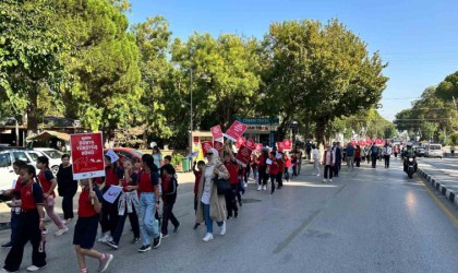 Kızılay Manisada sağlıklı yaşam için yürüdü