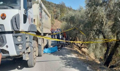 Kum kamyonunun altında kalan anneanne ve torunu hayatını kaybetti