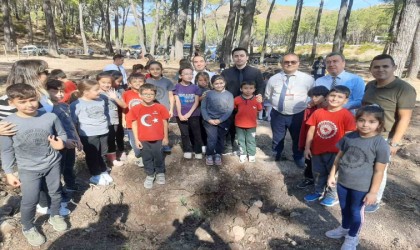 Kumlucada Cumhuriyetin 101. yılı anısına 450 fidan dikildi