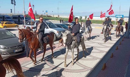 Kurtuluş Savaşının simgesi İstiklal Yolunda anlamlı sürüş