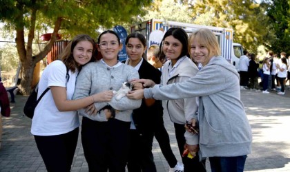 Kuşadası Belediyesi çocukları can dostlarla buluşturdu