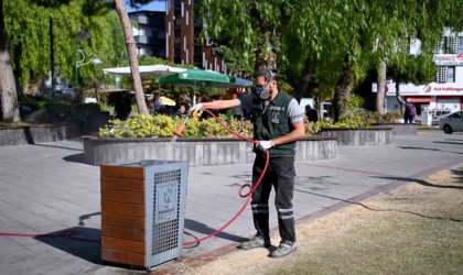 Kuşadası Belediyesi ilaçlama çalışmalarına devam ediyor