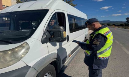 Kütahya Jandarma Trafik Timleri, yük ve yolcu taşıyan araçları denetlendi