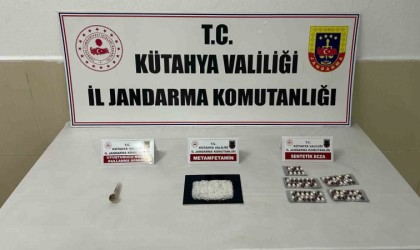 Kütahyada aracında uyuşturucu ele geçirilen şüpheli tutuklandı