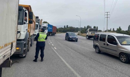 Kütahyada yük ve yolcu taşımacılığı yapan araçlar ile sürücüler denetlendi