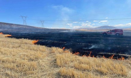 Malatyada bin dönümlük anız yangını kontrol altına alındı