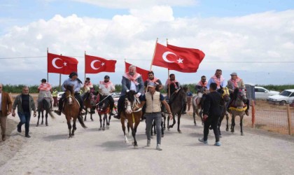 Menemende rahvan at yarışları heyecanı