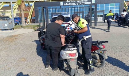 Motosikletlerin plakasını söküp drift pistine gittiler