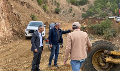 Muhtar Çiftçi: Vatandaşlarımızın daha rahat seyahat edebilmeleri için yolları onarıyoruz